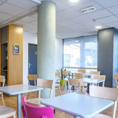 Centre Arenes فندق نيم