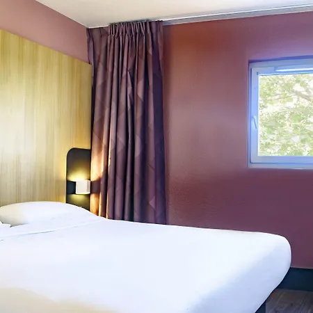 Centre Arenes Hotel